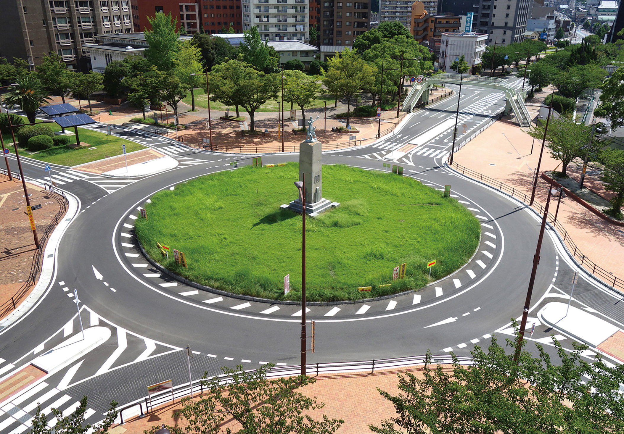 図6 ラウンドアバウト（北九州市八幡東区尾倉ロータリー）