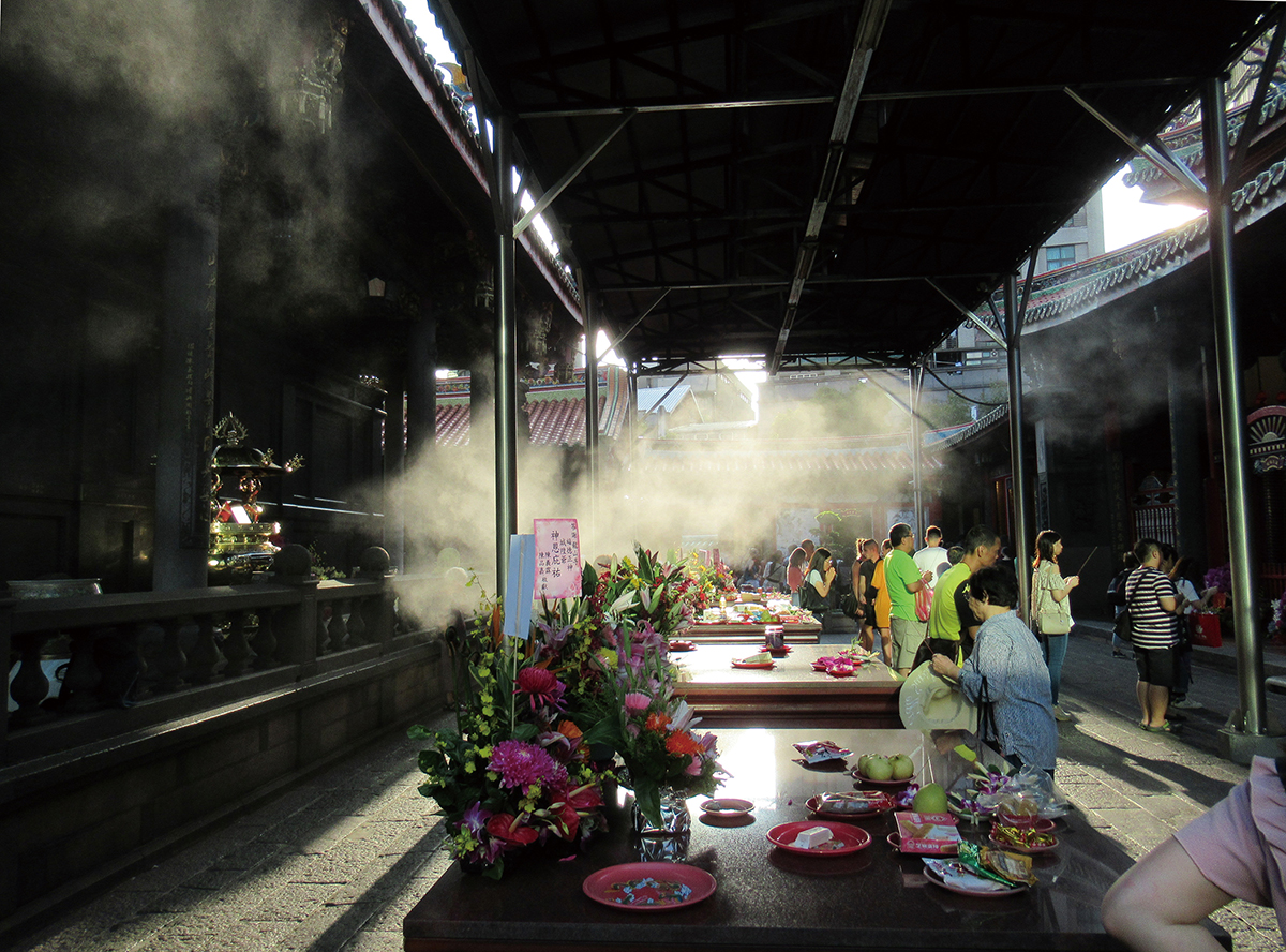 台北萬華地区の古蹟、龍山寺の内部（2019年台湾SV）