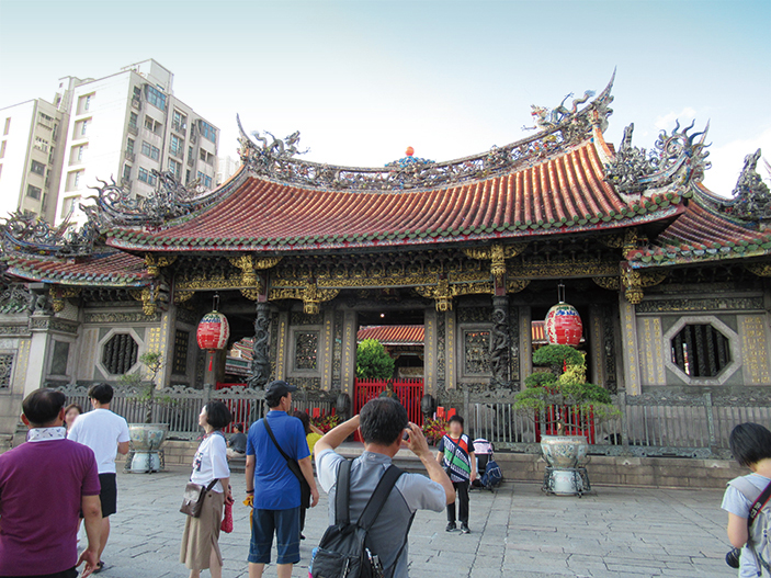 台北萬華地区の古蹟、龍山寺の外観（2019年台湾SV）